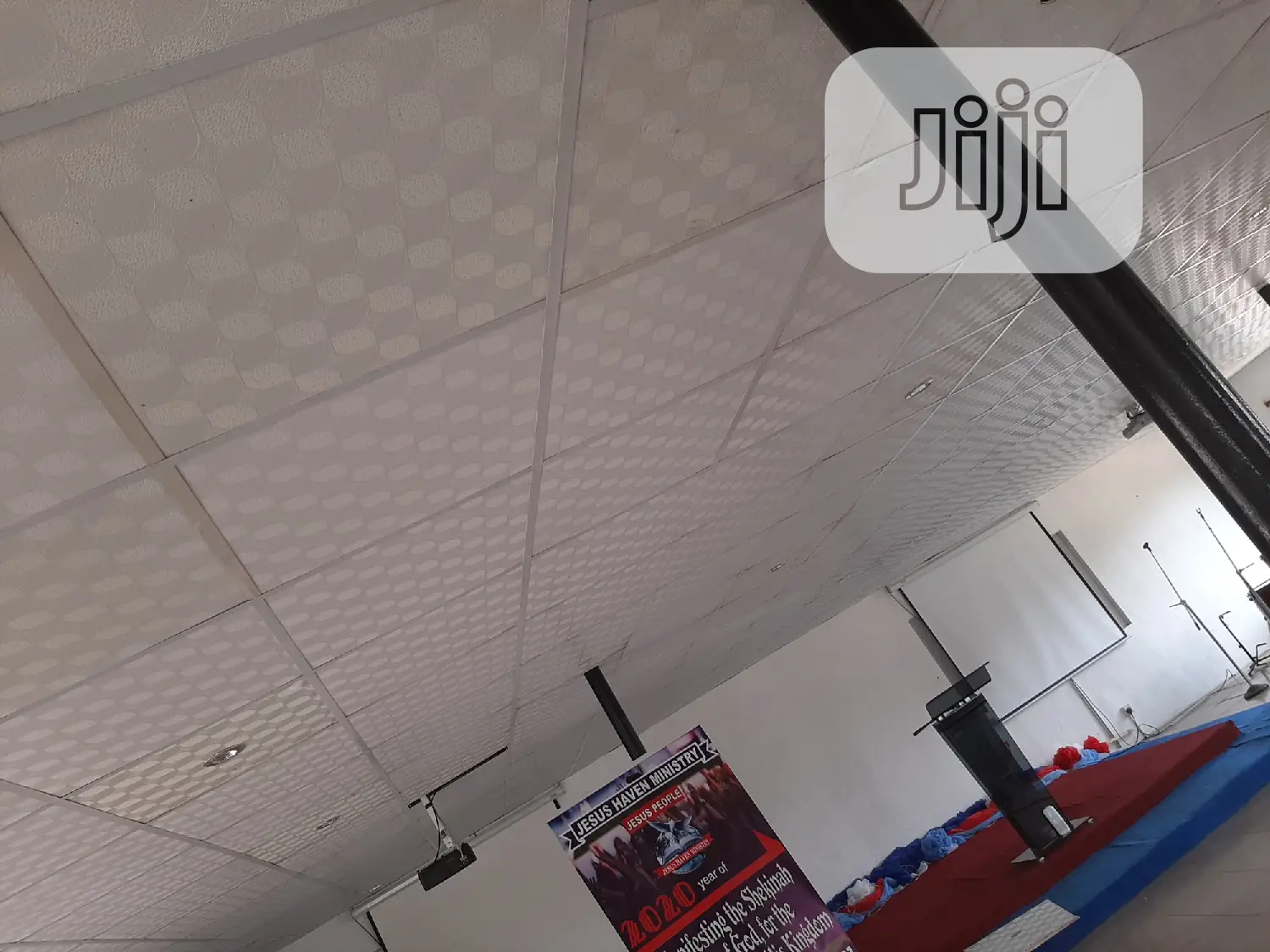Suspended Ceiling/Pop Ceiling/Wallscreeding/Woodenfloor/Door