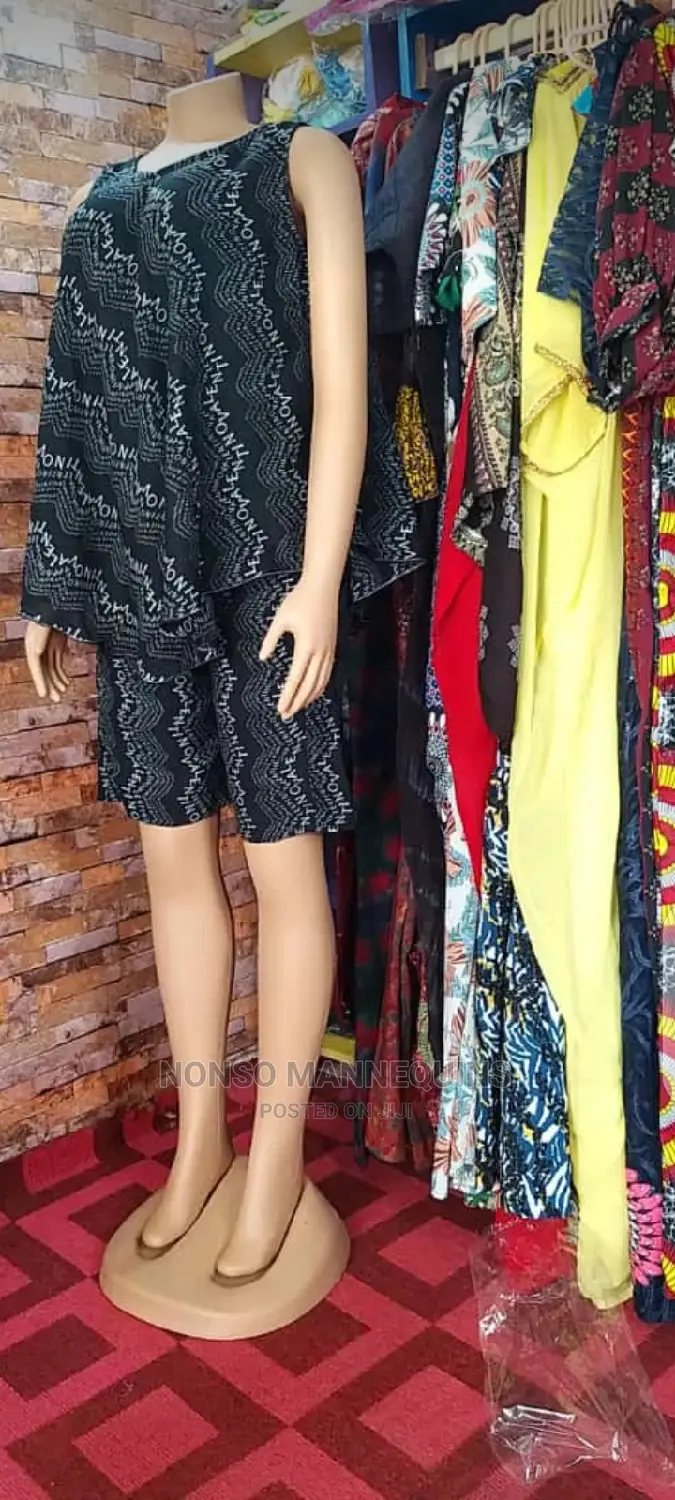 No Head Plastic Female Mannequin