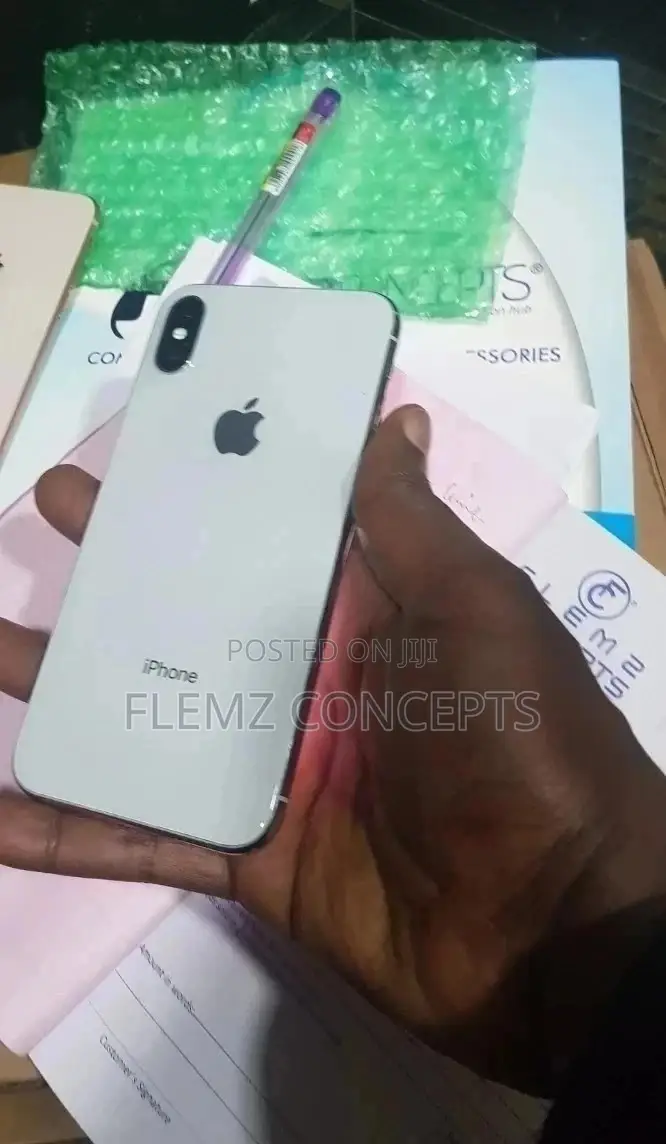 Apple iPhone X 64 GB White