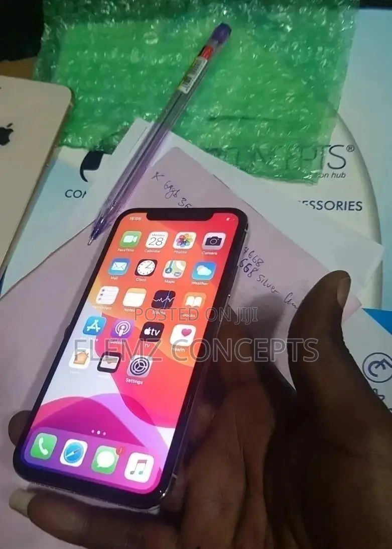 Apple iPhone X 64 GB White
