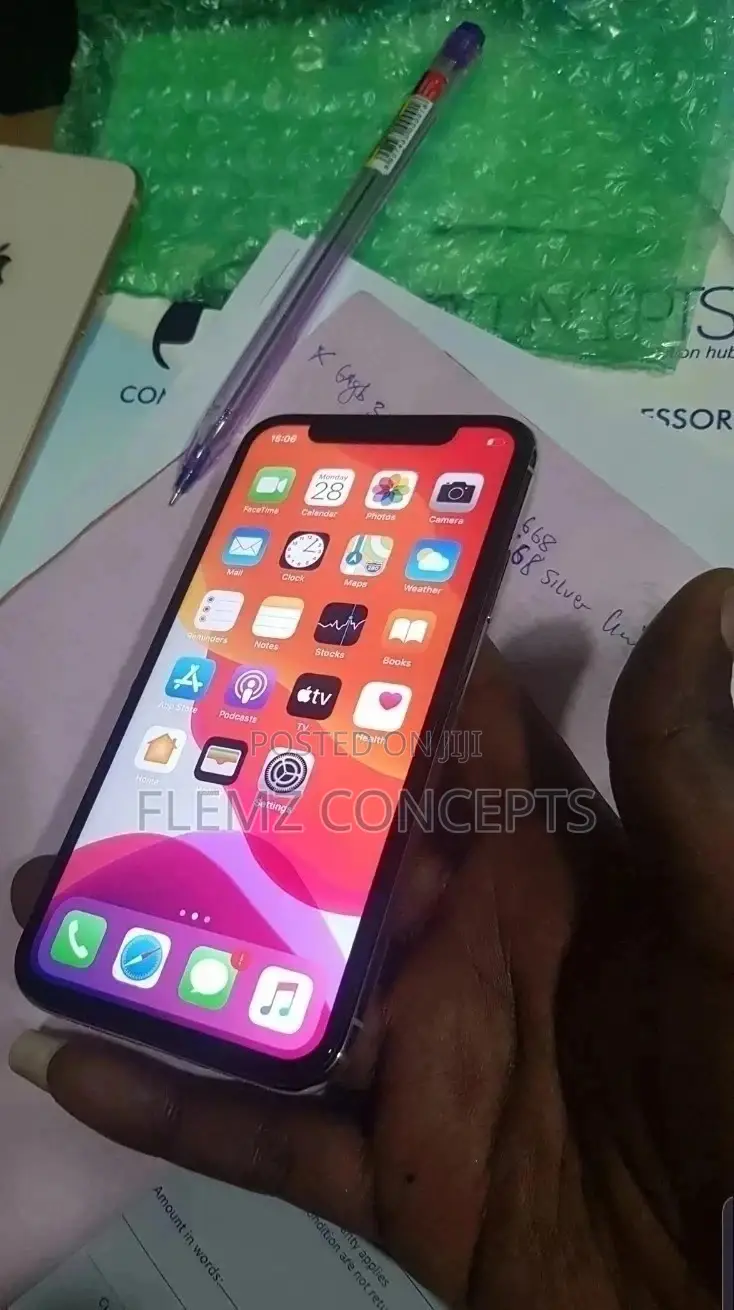 Apple iPhone X 64 GB White
