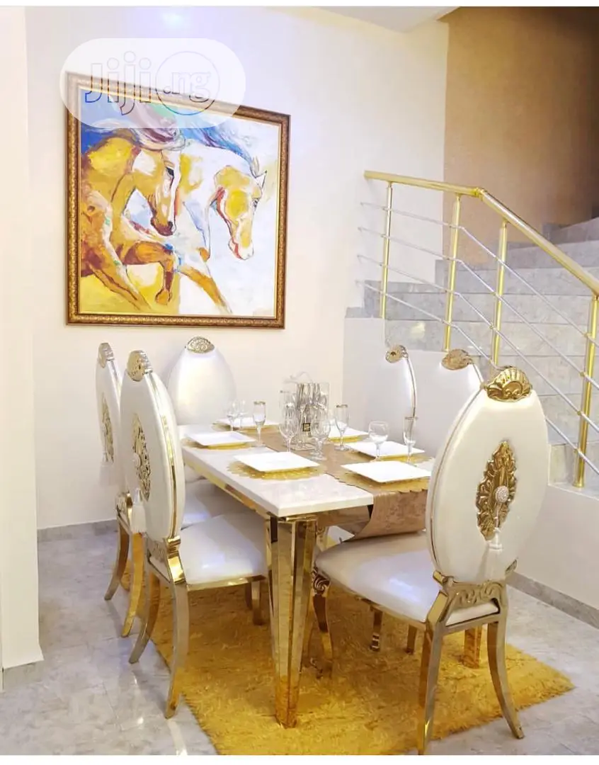 Super Unique Dining Table and Chair
