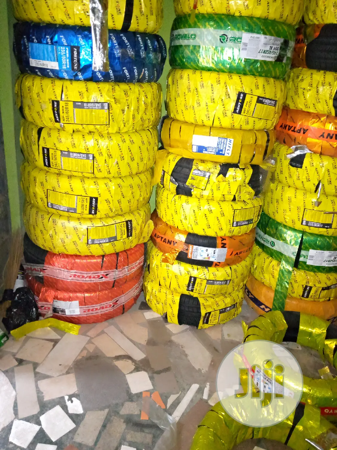 Austone,Boto, Roadx,Three a Dunlop