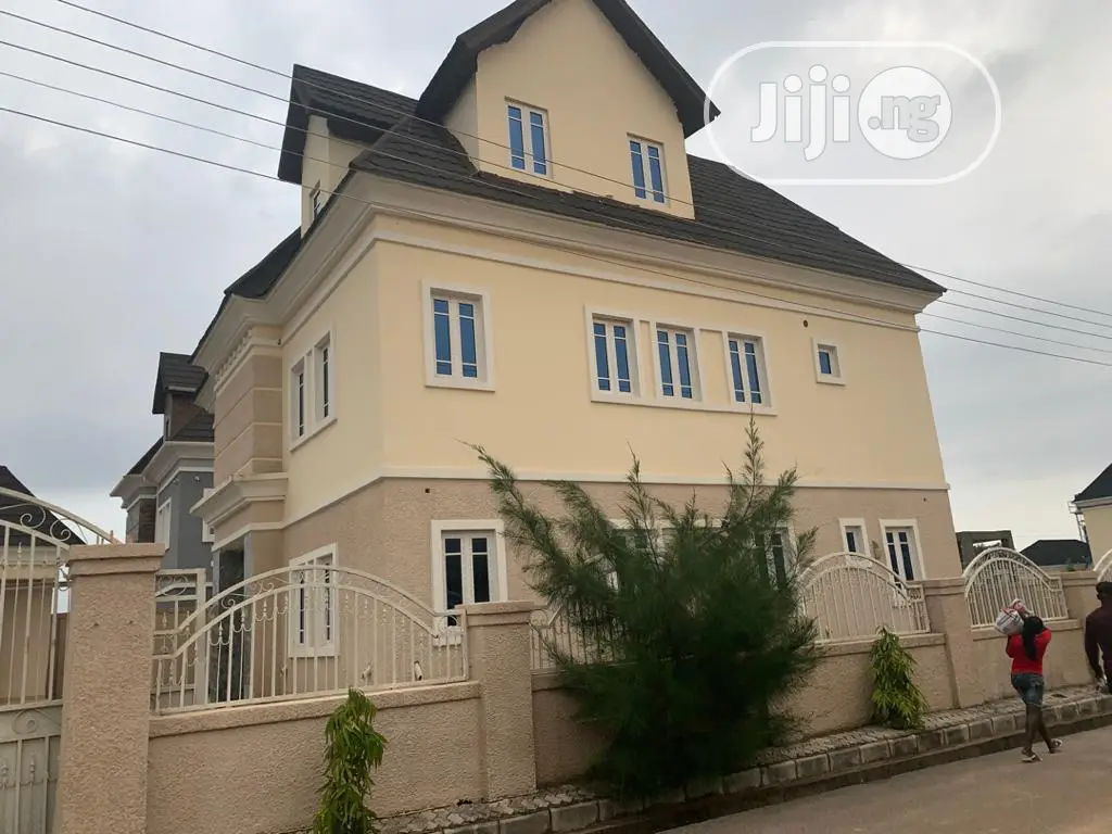 5bdrm Duplex in Gwarinpa for sale