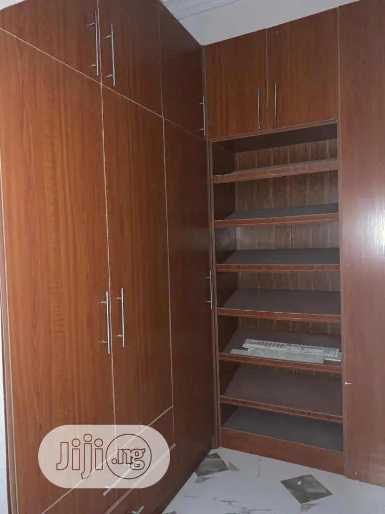 5bdrm Duplex in Gwarinpa for sale
