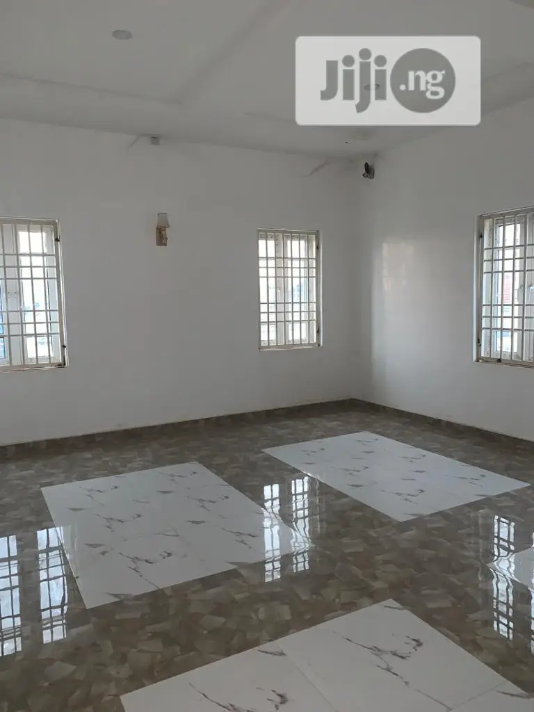 5bdrm Duplex in Gwarinpa for sale
