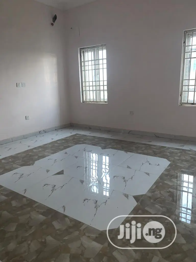 5bdrm Duplex in Gwarinpa for sale
