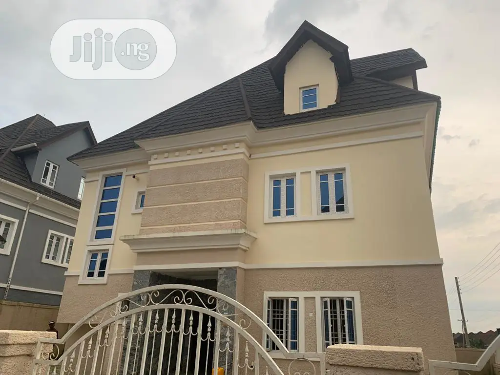 5bdrm Duplex in Gwarinpa for sale