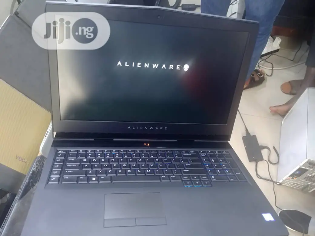 Laptop Dell Alienware 17 R5 32GB Intel Core I9 SSHD (Hybrid) 1.5T