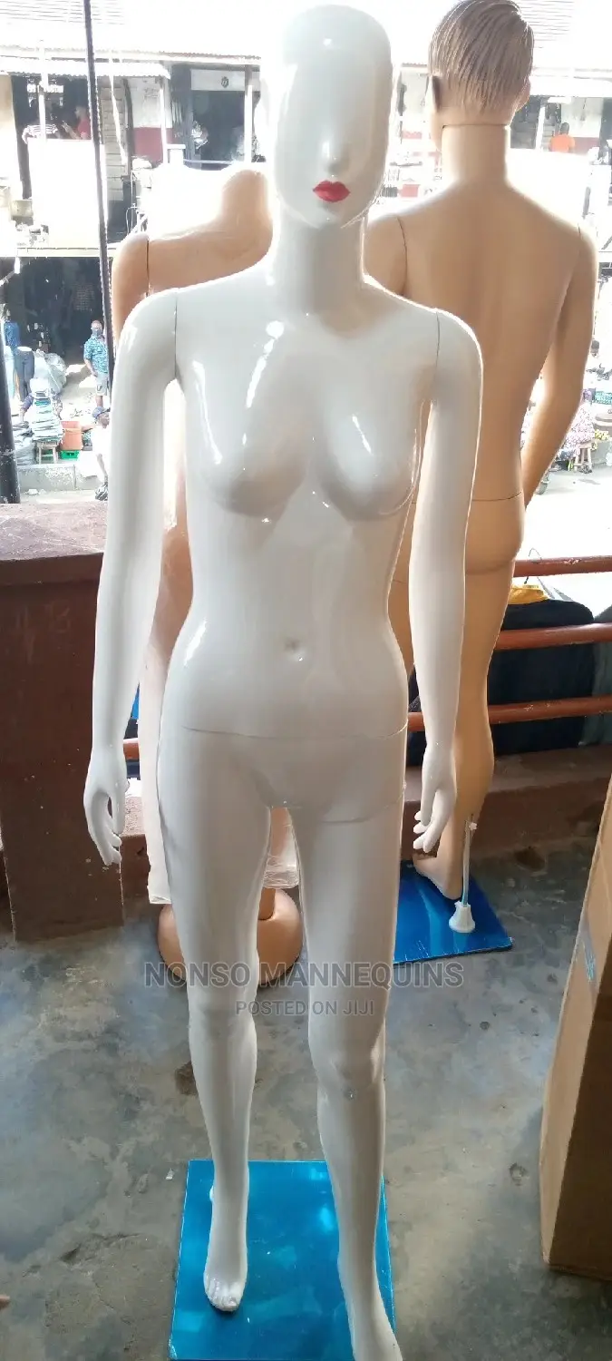 Glossy White Egg Face Ceramics Mannequins