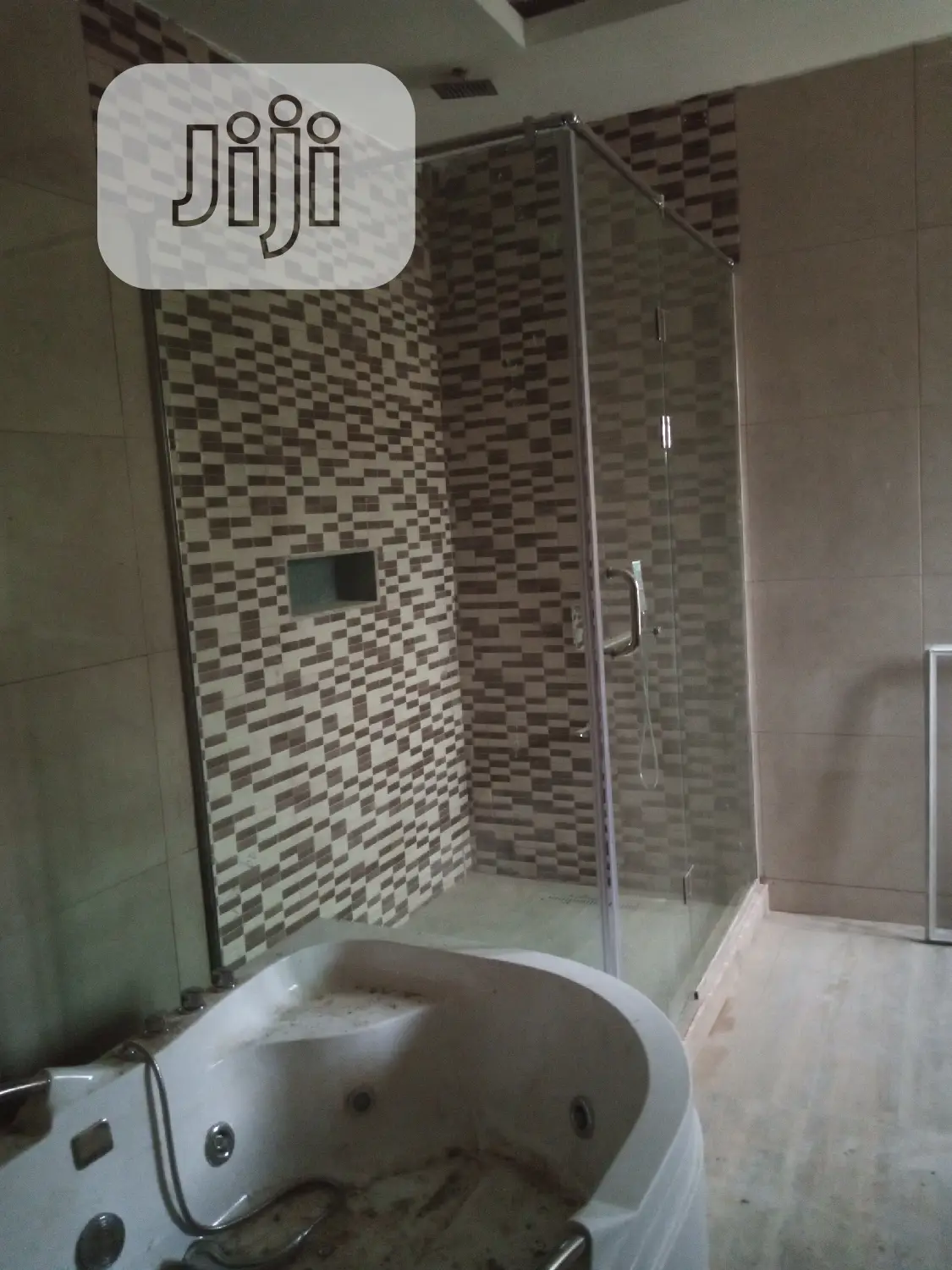 10mm Tampered Glass Shower Cubicle