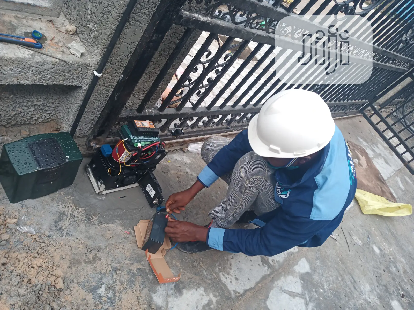 Automated Gate With Solar Panel Installation