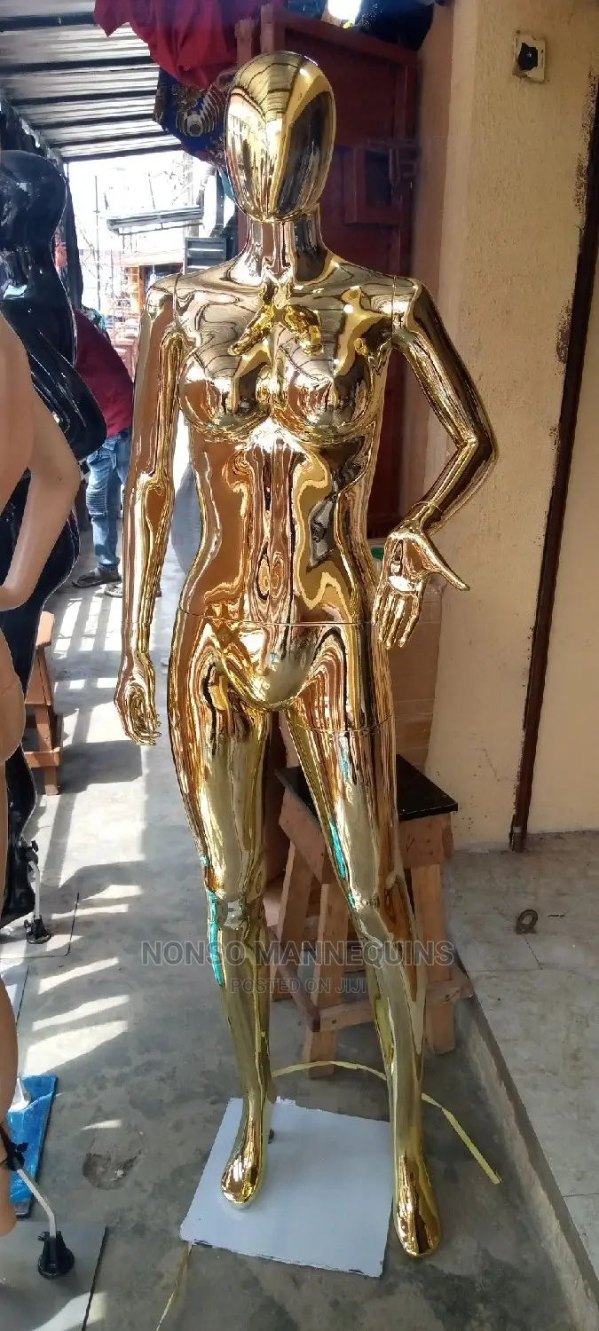 Big Breast Gold Chrome Female Mannequin With Pose