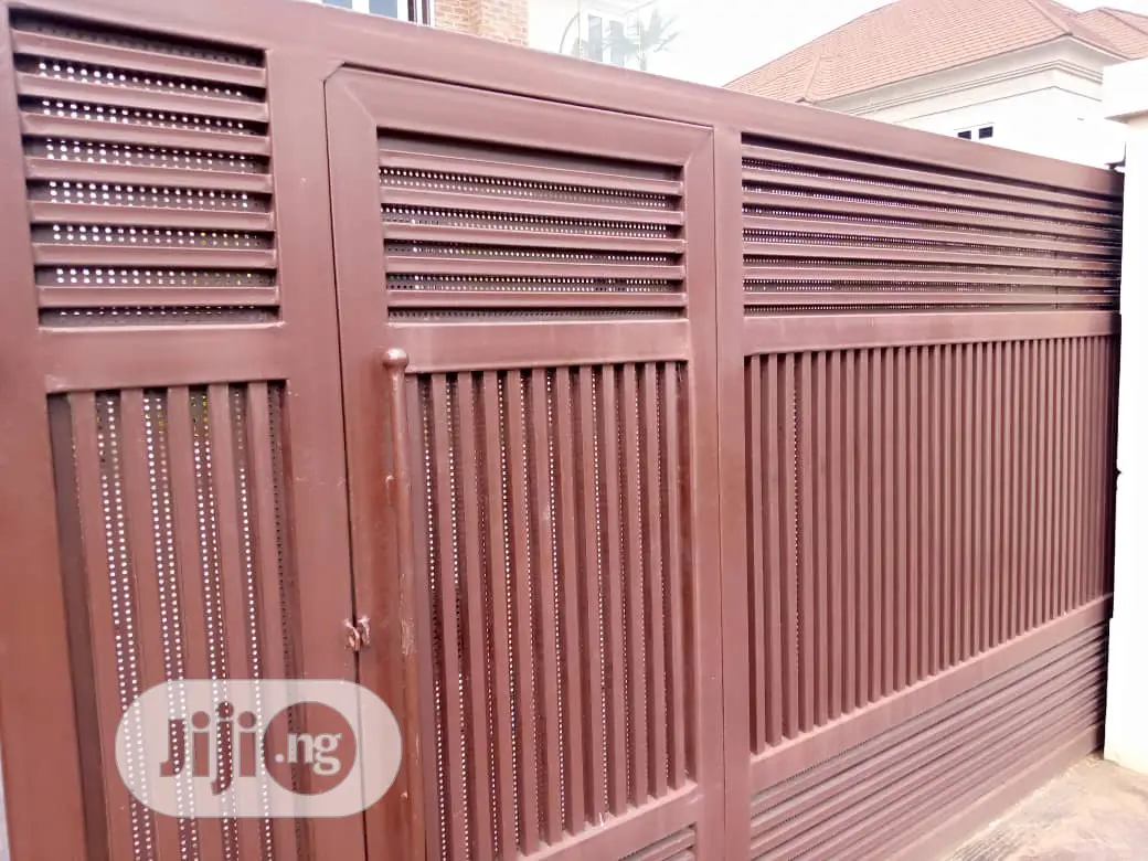 Altrmodern Gates