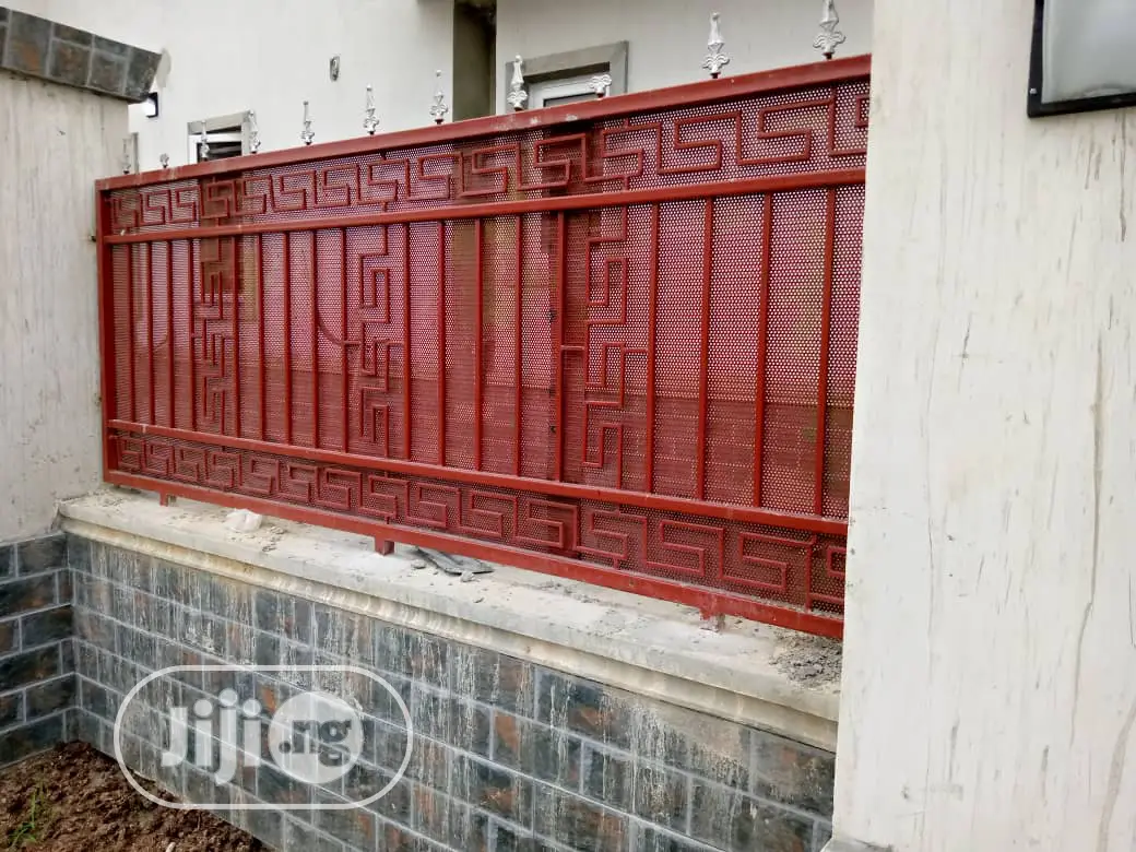 Altrmodern Gates