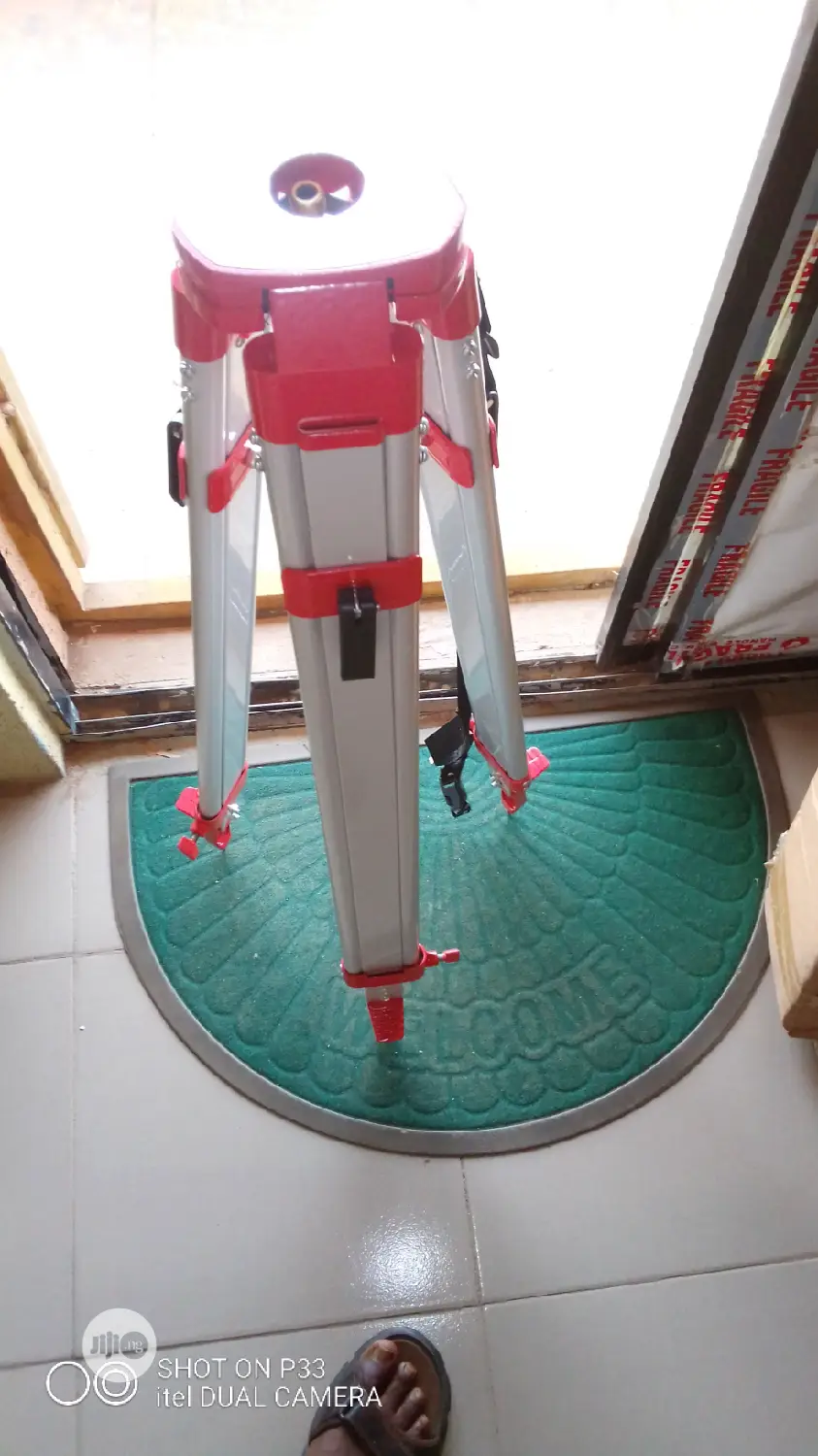Level Tripod - Aluminum