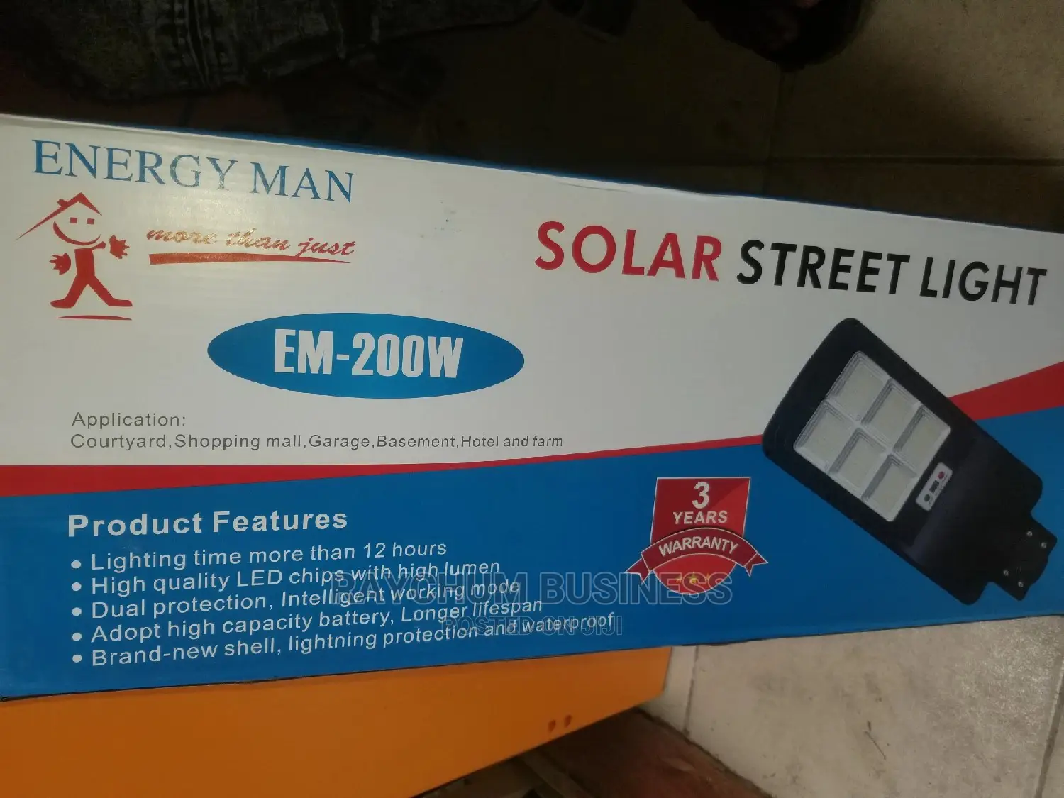 All in 1 Solar Street Light 200w White and Yellow Background