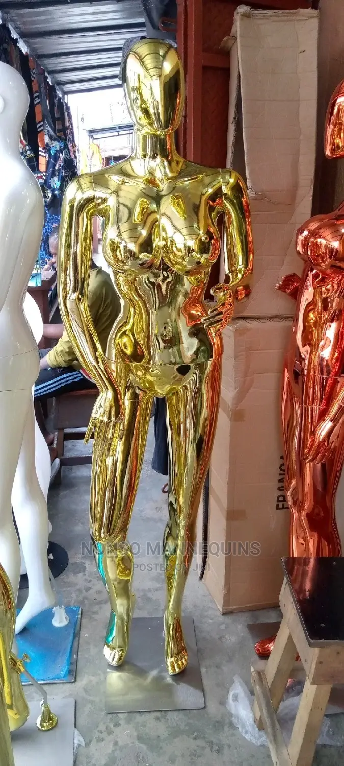 Faceless Big Breasted Female Chrome Mannequin