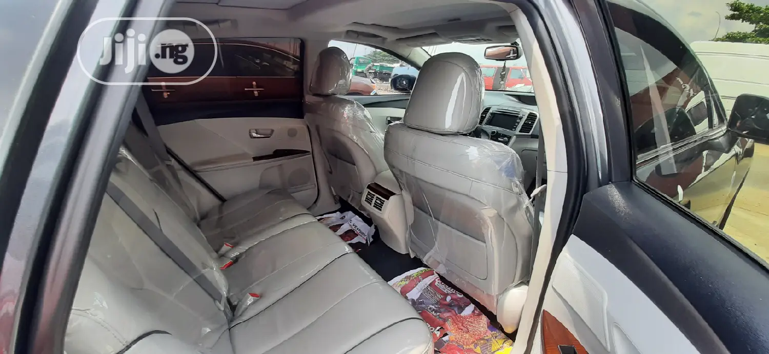 Toyota Venza AWD 2011 Gray