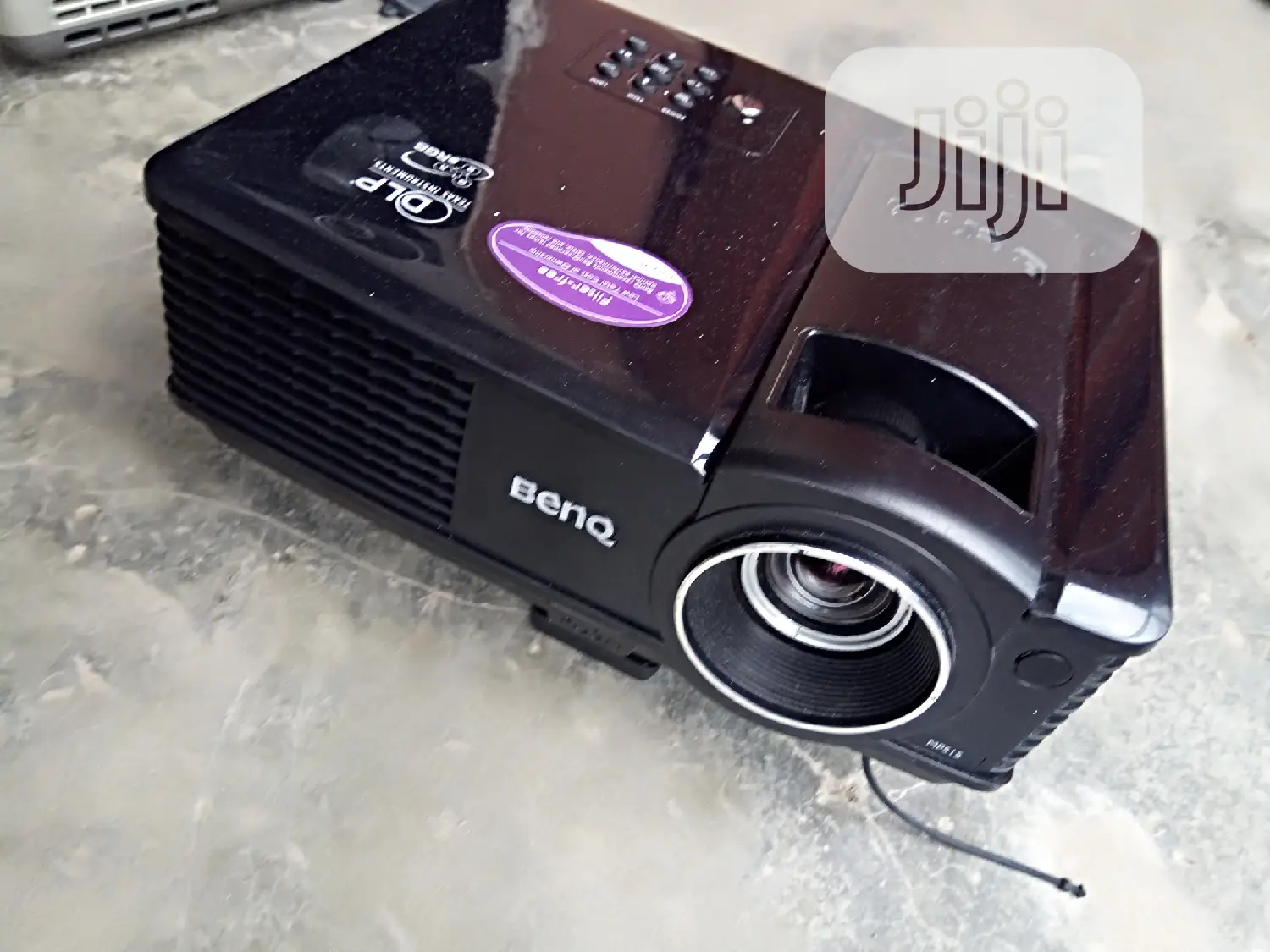 Neat Tokunbo Benq Projector for Seminars
