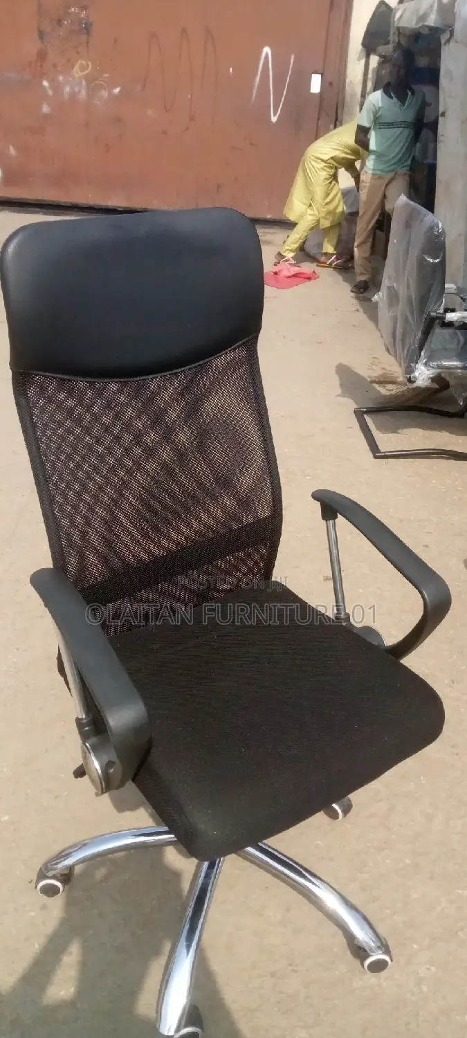 Swivel Harm Rest Office Chair