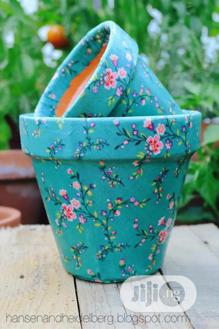 Flower Pot/ Gardener Hurticurturis