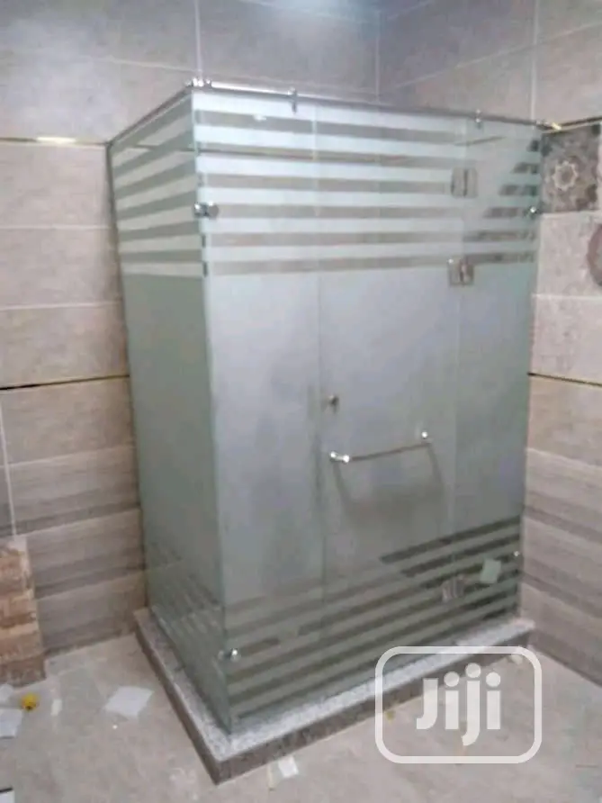 Shower Cubicle Frozen Line Design