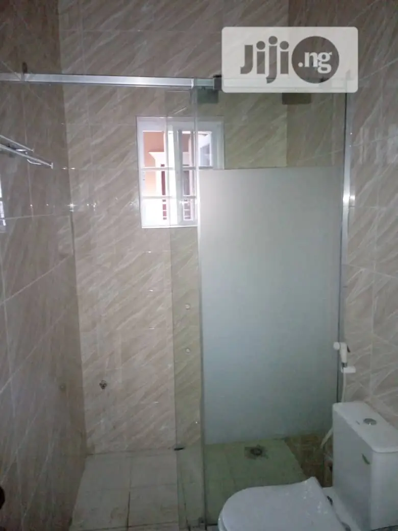 Shower Glass Cubicle Bor.