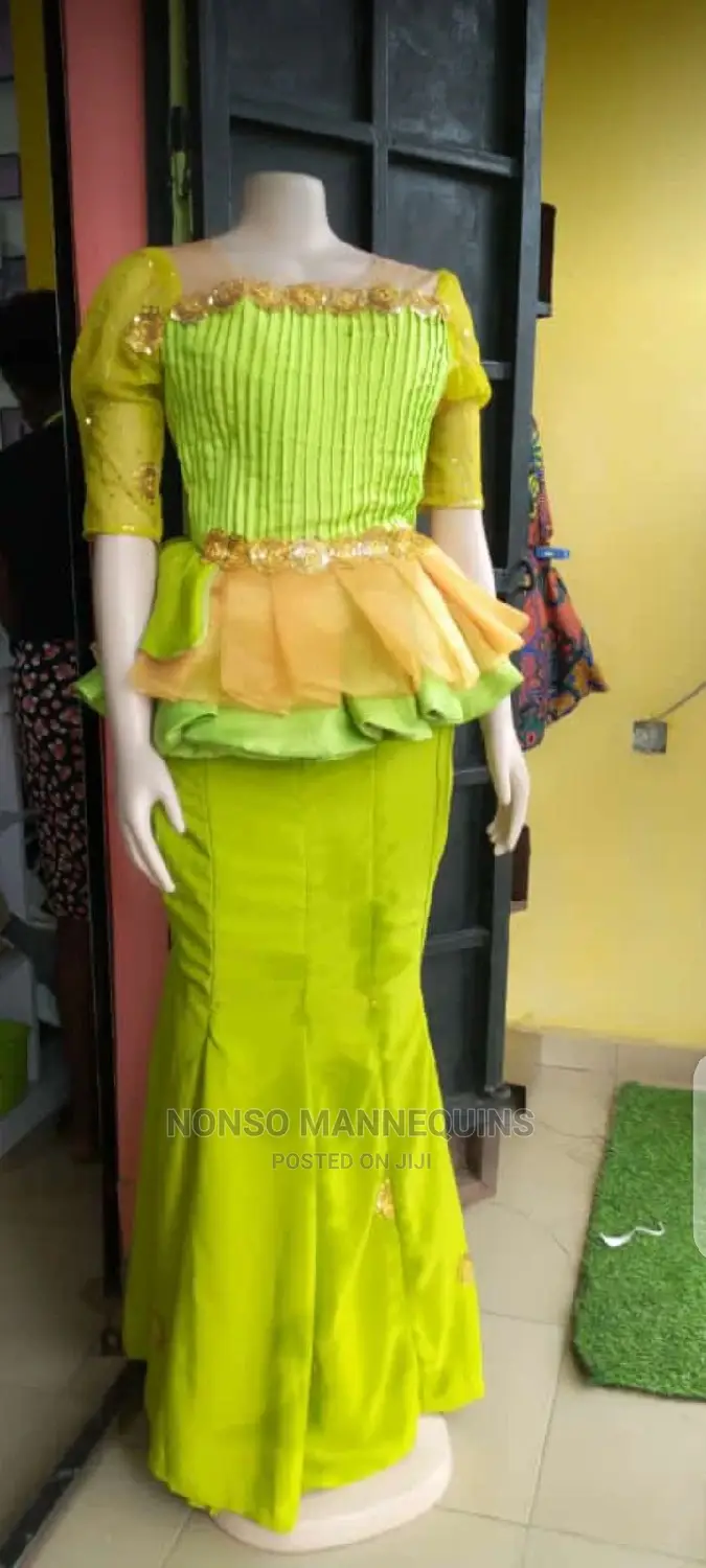 Big Breast Skin Colour Plastic Headless Female Mannequin