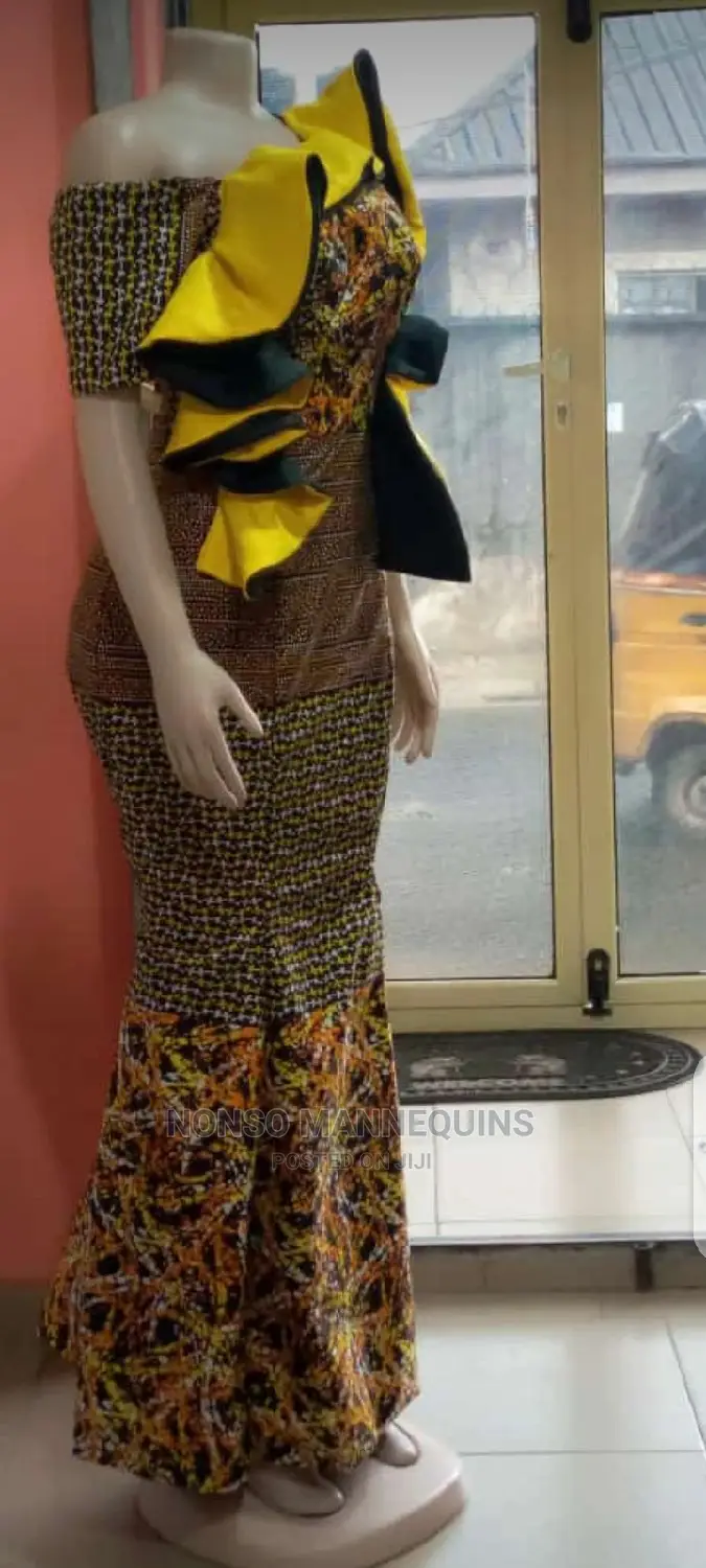 Big Breast Skin Colour Plastic Headless Female Mannequin