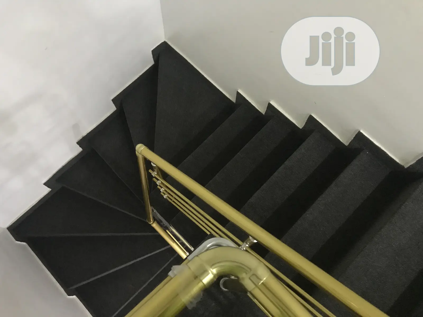 Grey Color Rugs Strictly for Staircase