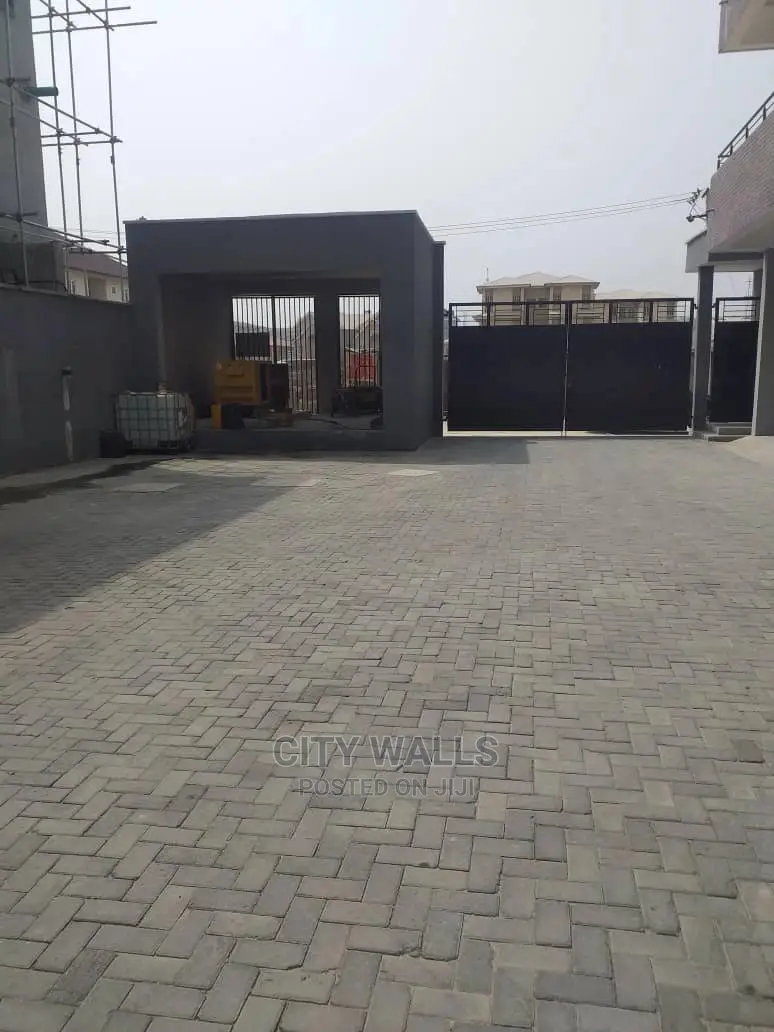 8unit 3bedroom Flat+Bq