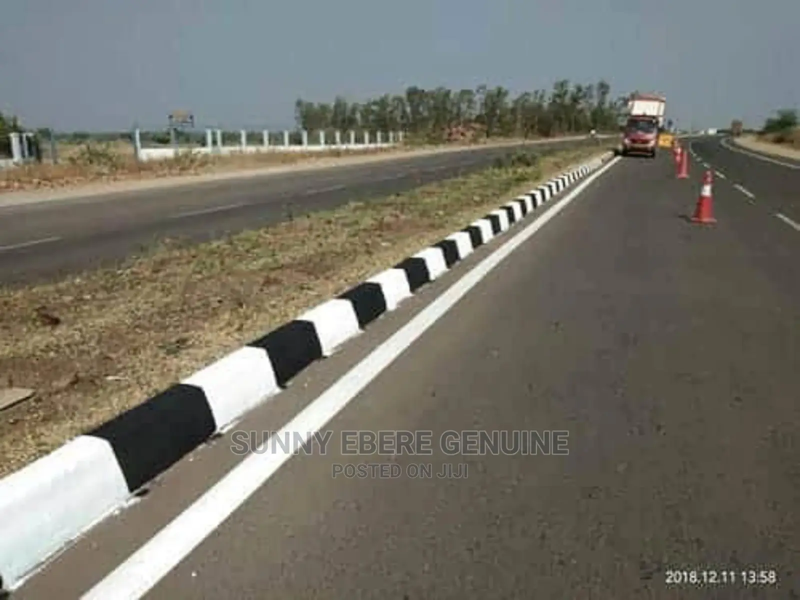 Kerbs And Road Marking Paint 100% Authentic Glamour