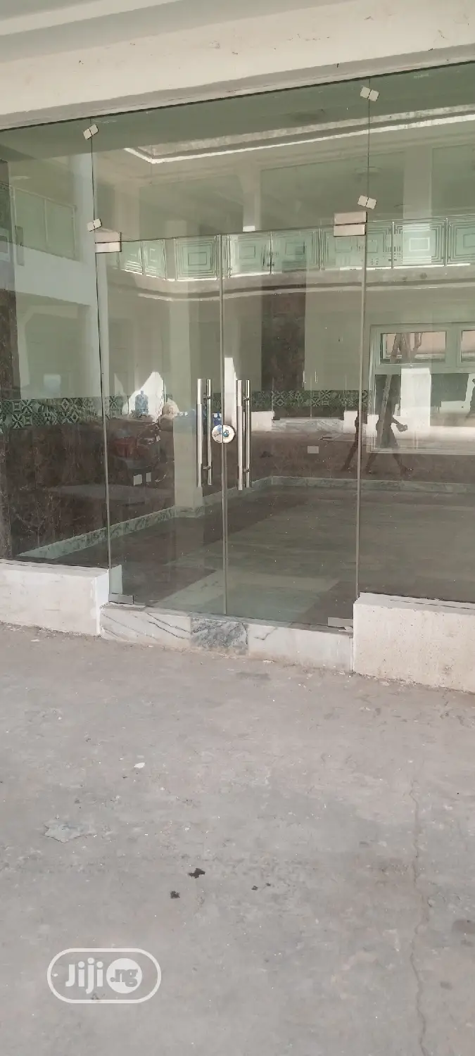 10mm Tampered Glass Door