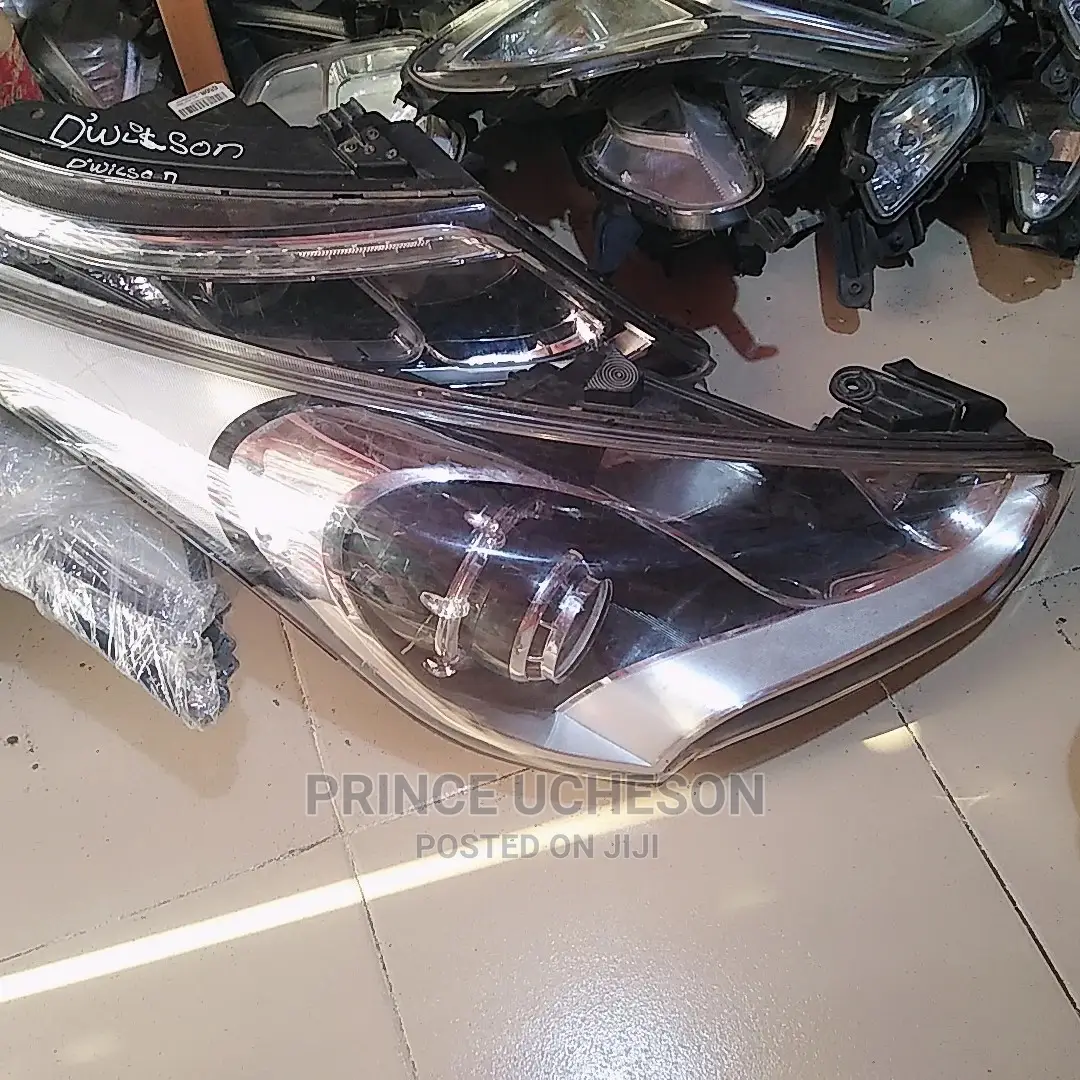 Hyundai Veloster Headlight