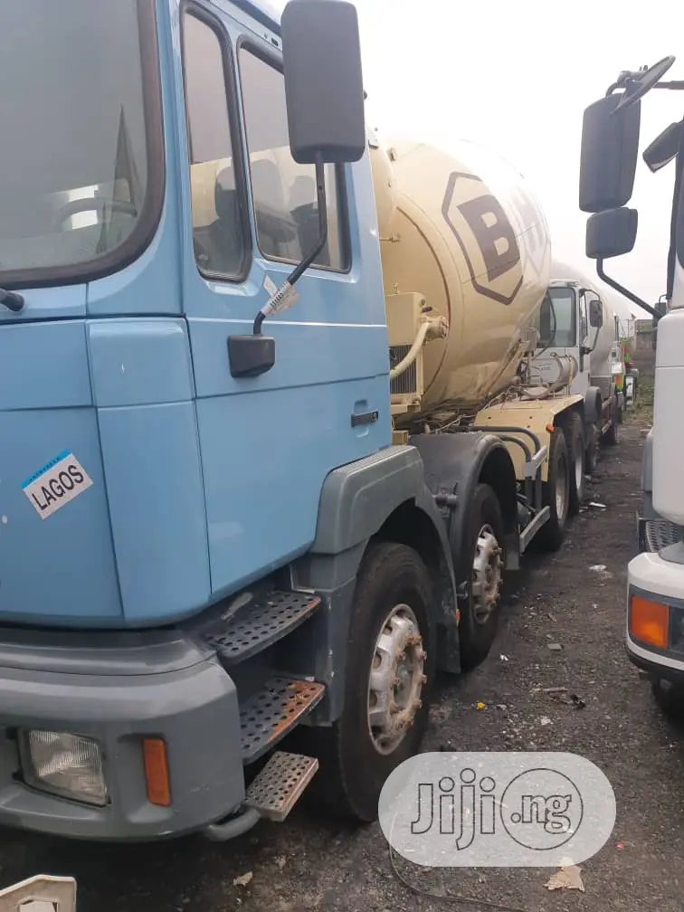 Mobile Concrete Mixer Truck 2010