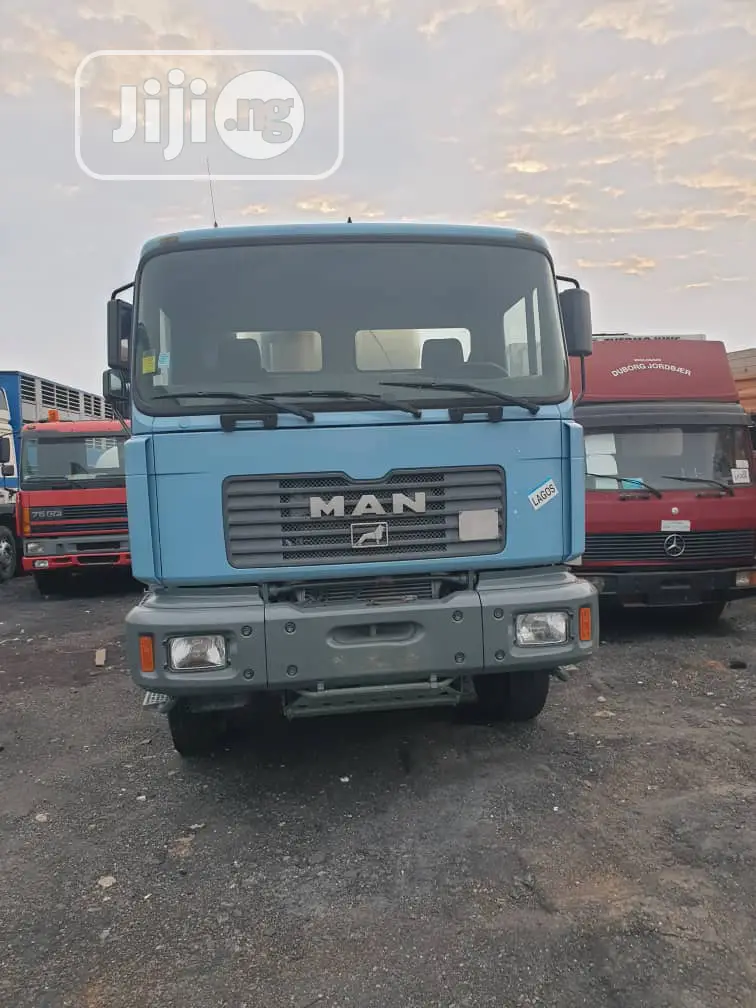 Mobile Concrete Mixer Truck 2010