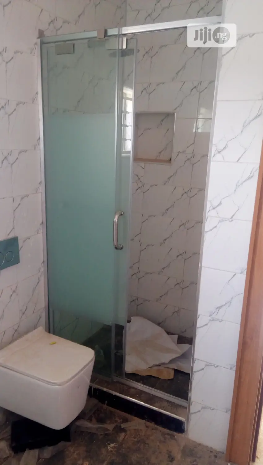 Shower Cubicle Max.