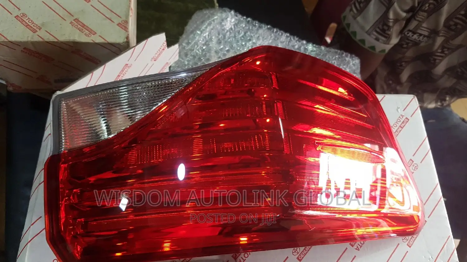 Rear Lights for Toyota Avensis 2012/13 Original Follow Come