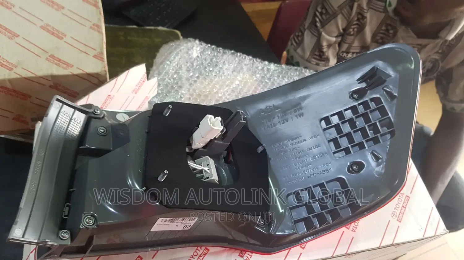 Rear Lights for Toyota Avensis 2012/13 Original Follow Come