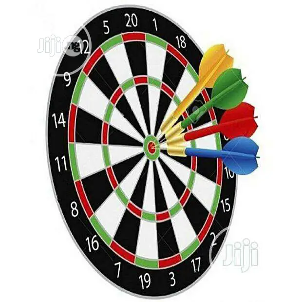 Standard Dart Board With 6 Arrows