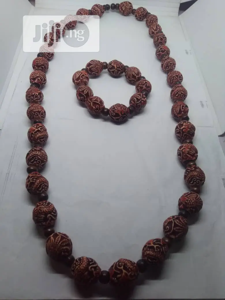 Men's Ceremonial Bead Neck Piece and Bracelet 0001