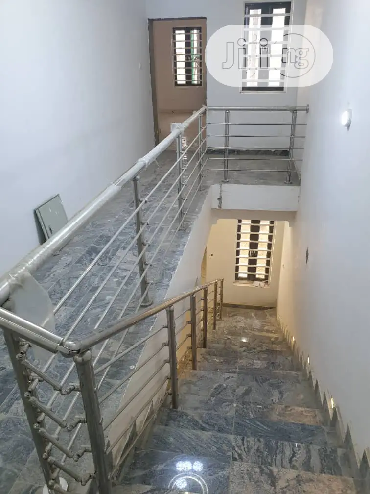 S5 Staircase Lining