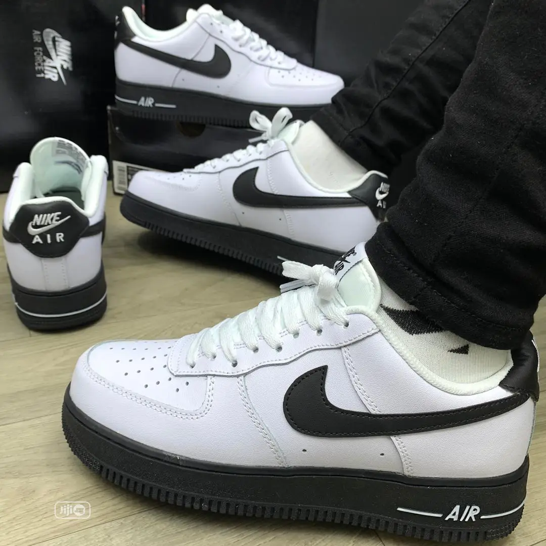 *Nike Airforce 1 Lv8 “White/Black”