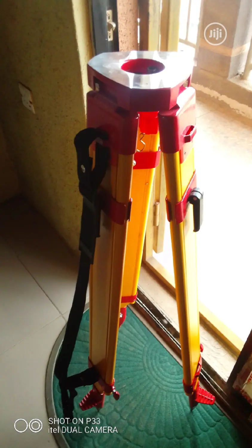 Double Lock Wooden Tripod For Total Station
