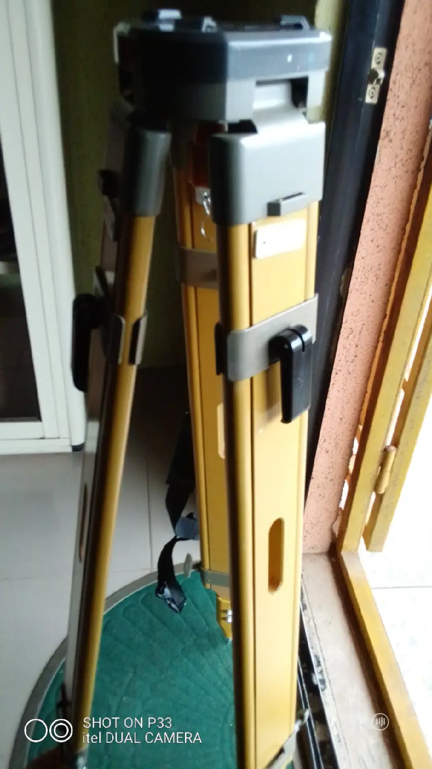 Double Lock Wooden Tripod For Total Station