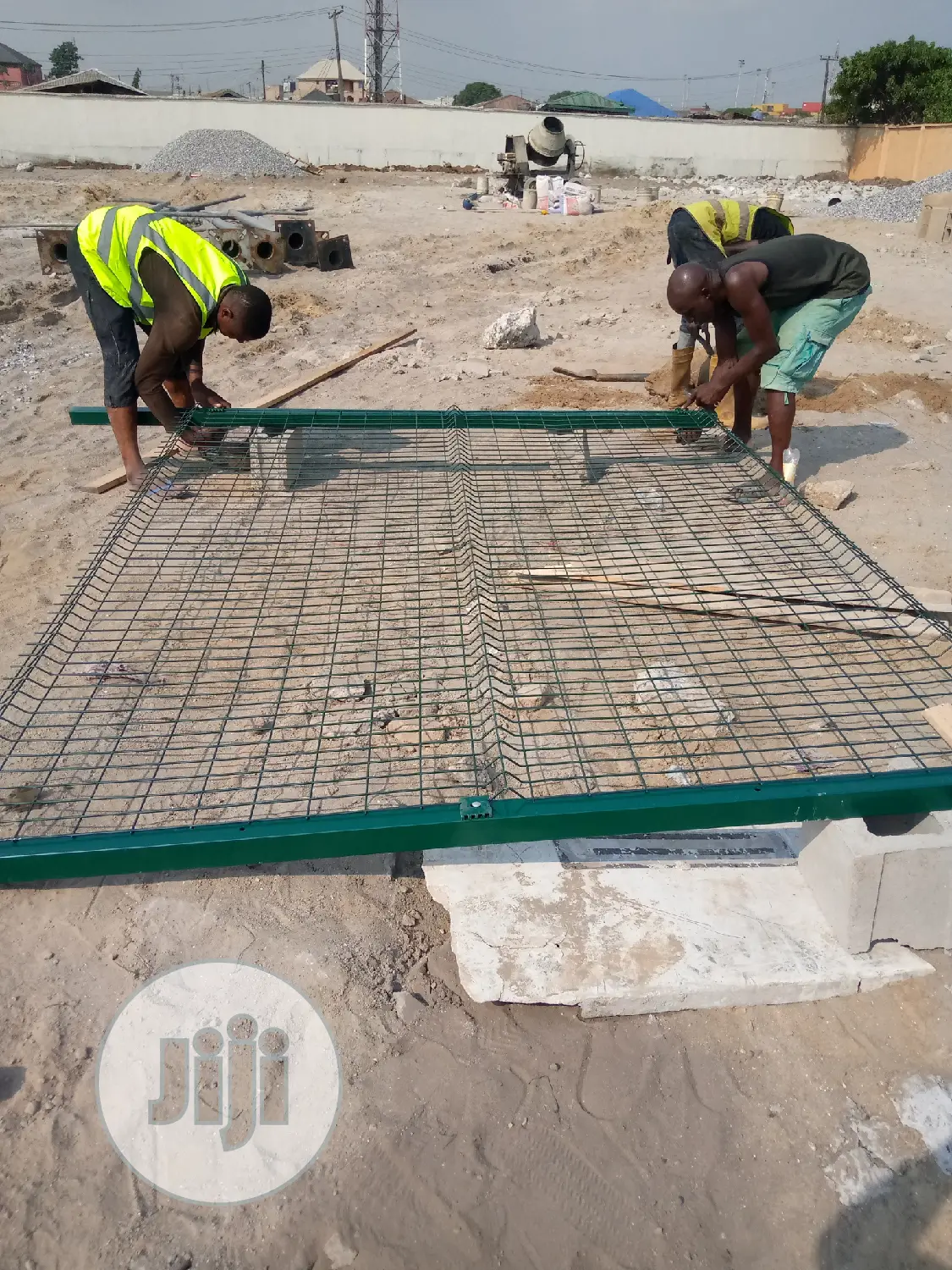 Good Quality Panel Mesh in Green, Blue and Black Colour