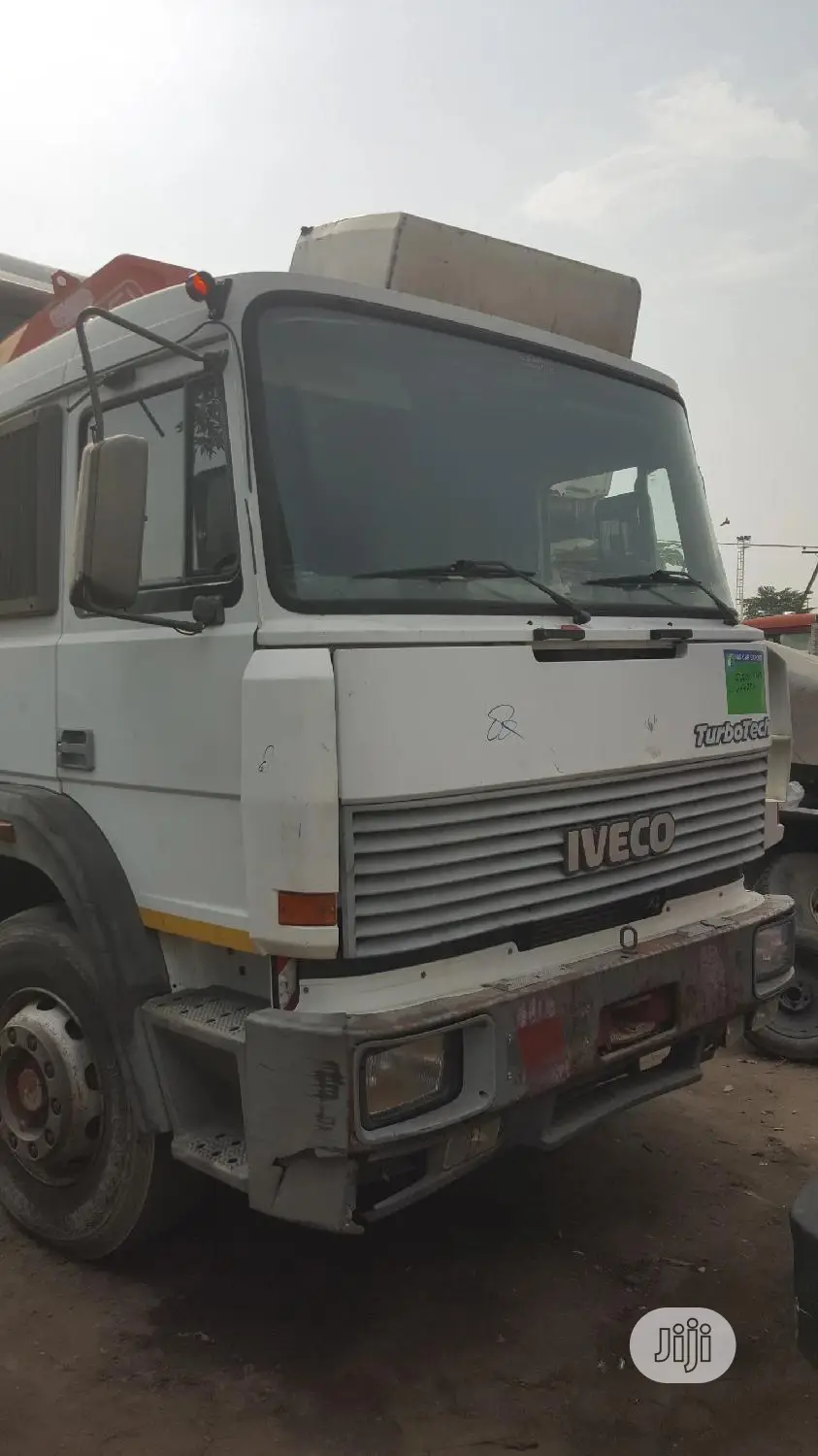 New Arrival 15tons Self Loader Crane IVECO Eight Tyres Truck