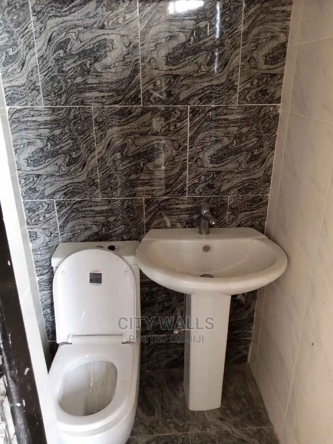 Mini Flat in Osapa london for rent