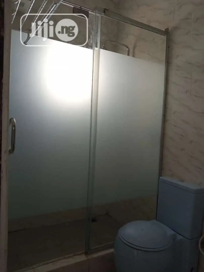 Rimless Shower Cubicle